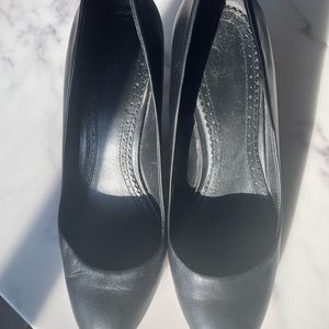 Brooks brothers black pumps
